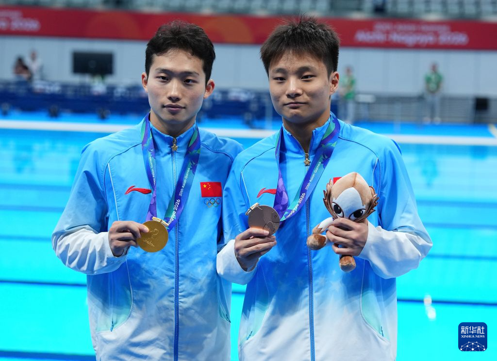 了解ag贵宾会拥有线上和线下多平台的娱乐场所