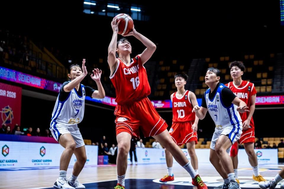 U18亚洲杯：中国女篮单节35-5狂胜中国台北 两战狂赢135分