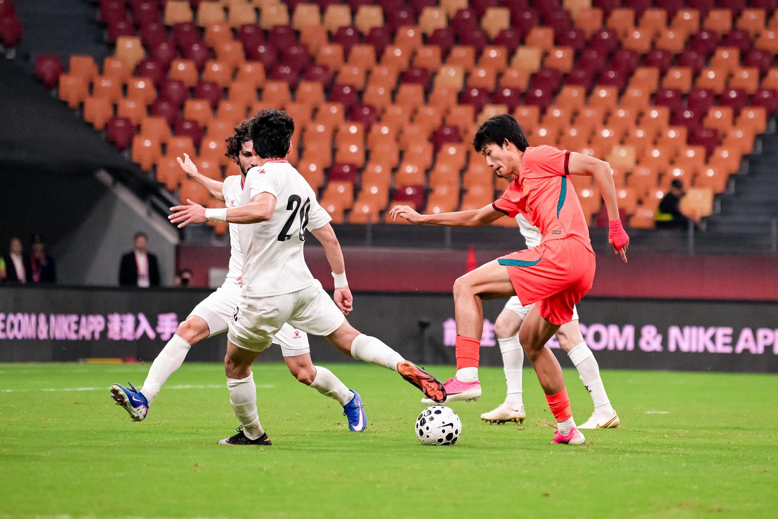 热议国足0-1塔吉克:邵佳一调教是失败的,丢了信心浪费时间